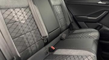 2025 Volkswagen TSI R-Line Euro 6 5-door (Black) - Image: 9