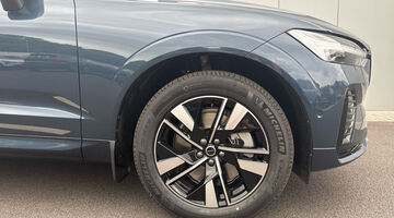 2026 Volvo 2.0 B5 MHEV Plus Pro Auto Euro 6 5-door (Blue) - Image: 5