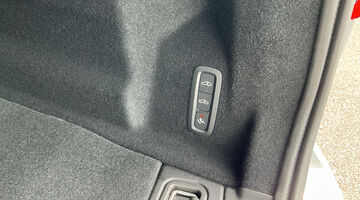 2026 Volvo 2.0 T8 18.8kWh Ultra Black Edition Auto Euro 6 5-door (Grey) - Image: 29