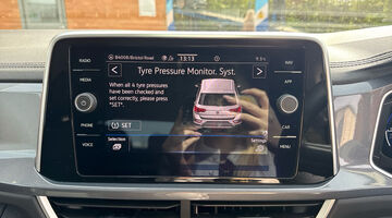 2025 Volkswagen TSI Style Euro 6 5-door (Black) - Image: 41