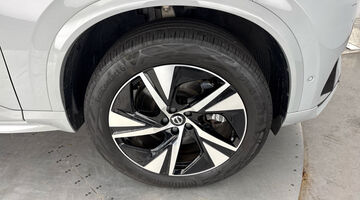 2024 Volvo 2.0h T8 18.8kWh Plus Edition Auto 4WD Euro 6 5-door (Grey) - Image: 5