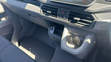 2026 Volkswagen 2.0 TDI CR35 Commerce Plus Auto FWD MWB High Roof Euro 6 5-door (White) - Image: 11