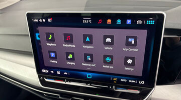 2025 Volkswagen TSI eHybrid 19.7kWh Match DSG Euro 6 5-door (Black) - Image: 19
