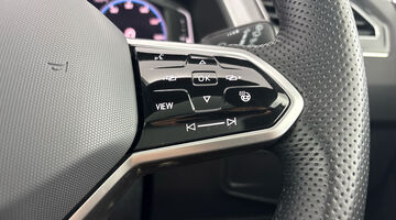 2023 Volkswagen 2.0 TDI R-Line DSG 4Motion Euro 6 5-door (Black) - Image: 13