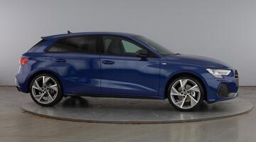 2026 Audi Sportback Black Edition TFSI 150 PS S tronic (Blue) - Image: 4