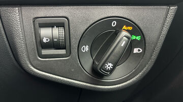 2024 Volkswagen 1.0 TSI Life Euro 6 5-door (Black) - Image: 25