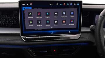 2025 Volkswagen TSI eHybrid 19.7kWh R-Line DSG Euro 6 5-door (Green) - Image: 12