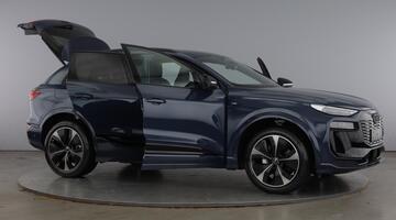 2026 Audi Q6 SUV Black Edition e-tron quattro 315,00 kW (Blue) - Image: 10
