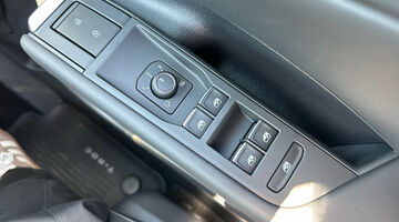 2026 Volkswagen ETSI MHEV R-Line DSG Euro 6 5-door (Multicolour) - Image: 18