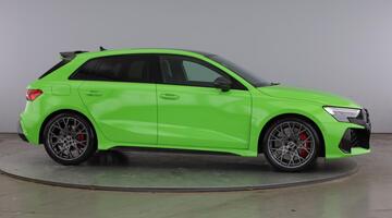 2026 Audi RS 3 Sportback Carbon Black 400 PS S tronic (Green) - Image: 4