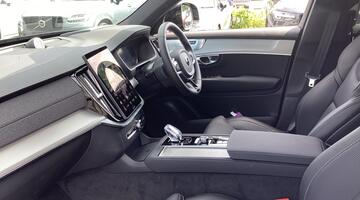 2026 Volvo 2.0 T8 18.8kWh Ultra Pro Black Edition Auto 4WD Euro 6 5-door (Black) - Image: 2