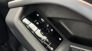 2025 Audi 2.0 TDI Sport S Tronic quattro Euro 6 5-door (Black) - Image: 24
