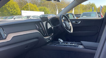 2026 Volvo 2.0 B5 MHEV Plus Auto Euro 6 5-door (White) - Image: 2