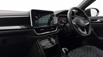2025 Volkswagen TSI R-Line Euro 6 5-door (Black) - Image: 2