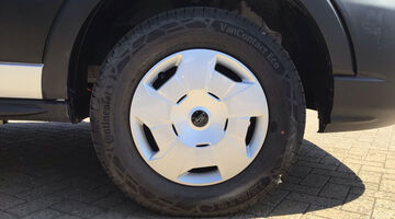 2026 Ford 350 68kWh Trend Auto RWD L3 H2 5-door (Silver) - Image: 5