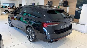 2026 Škoda 2.0 TSI vRS DSG Euro 6 5-door (Black) - Image: 3