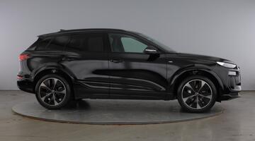 2026 Audi Q6 SUV Black Edition e-tron performance 225,00 kW (Black) - Image: 4
