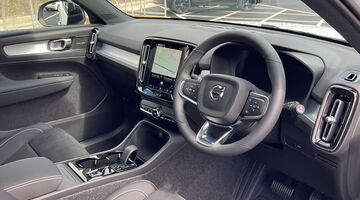 2026 Volvo 2.0 B3 MHEV Ultra Black Edition DCT Auto Euro 6 5-door (White) - Image: 6