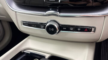 2021 Volvo 2.0h T6 Recharge 11.6kWh Inscription Expression Auto Euro 6 5-door (Grey) - Image: 24
