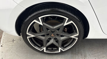 2025 CUPRA ETSI V2 DSG Euro 6 5-door (White) - Image: 30
