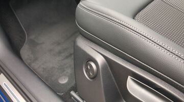 2026 Audi 1.0 TFSI 30 S line Euro 6 5-door (Blue) - Image: 14