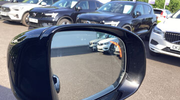 2026 Volvo 2.0 B5 MHEV Plus Black Edition Auto Euro 6 5-door (Black) - Image: 39