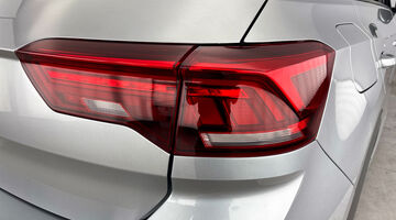 2025 Volkswagen 2.0 TDI R-Line DSG Euro 6 5-door (Silver) - Image: 28