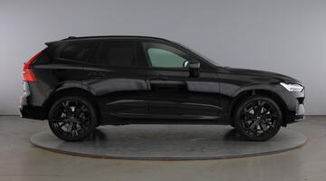 2025 Volvo 2.0 B5 MHEV Plus Black Edition Auto Euro 6 5-door (Black) - Image: 4