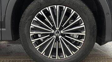 2025 Volkswagen TSI eHybrid 19.7kWh Match DSG Euro 6 5-door (Black) - Image: 5