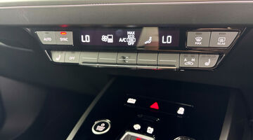 2025 Audi 40 Sport Auto 5-door 63kWh (Aurora violet) - Image: 15