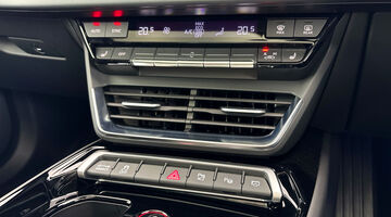 2026 Audi 105kWh Auto quattro 4-door (Grey) - Image: 17