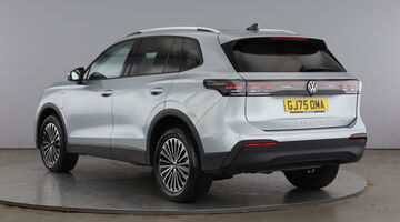 2025 Volkswagen TSI eHybrid 19.7kWh Match DSG Euro 6 5-door (Silver) - Image: 3