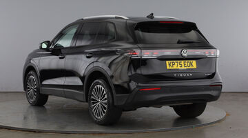 2025 Volkswagen TSI eHybrid 19.7kWh Match DSG Euro 6 5-door (Black) - Image: 3