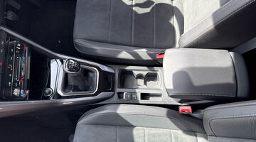 2025 Volkswagen TSI Style Euro 6 5-door (Black) - Image: 11