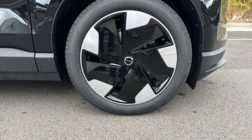 2026 Volvo P5 Long Range 69kWh Plus Auto 5-door (Black) - Image: 27