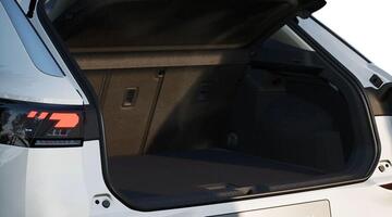 2026 Volkswagen ETSI MHEV Style DSG Euro 6 5-door (Multicolour) - Image: 7