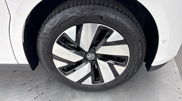 2025 Volkswagen Pro 79kWh Commerce Plus Auto 5-door (White) - Image: 5