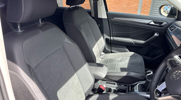 2025 Volkswagen TSI Style Euro 6 5-door (Black) - Image: 32