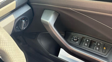2025 Volkswagen 2.0 TDI R-Line DSG Euro 6 5-door (Grey) - Image: 22