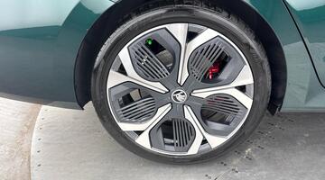 2026 Škoda Hatch vRS 2.0 TSI 265 PS DSG (Green) - Image: 30