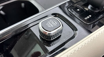 2024 Volvo 2.0h T8 18.8kWh Plus Edition Auto 4WD Euro 6 5-door (Grey) - Image: 24