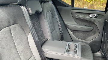 2026 Volvo 2.0 B3 MHEV Ultra Black Edition DCT Auto Euro 6 5-door (White) - Image: 38