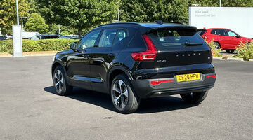 2026 Volvo 2.0 B3 MHEV Plus Dark DCT Auto Euro 6 5-door (Black) - Image: 3