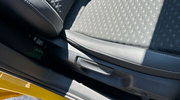 2026 Volkswagen ETSI MHEV R-Line DSG Euro 6 5-door (Multicolour) - Image: 63