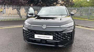 2026 Volkswagen ETSI MHEV R-Line DSG Euro 6 5-door (Black) - Image: 30