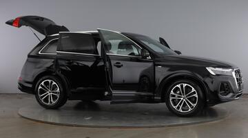 2026 Audi SUV S line TFSI quattro 340 PS tiptronic (Black) - Image: 10