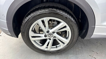 2025 Volkswagen 2.0 TDI R-Line DSG Euro 6 5-door (Silver) - Image: 23