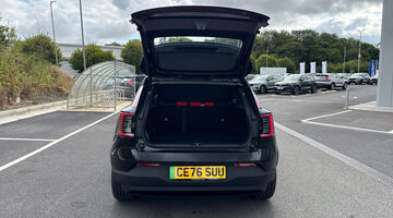 2026 Volvo P5 Long Range 69kWh Plus Auto 5-door (Black) - Image: 15