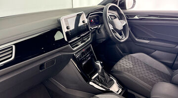 2025 Volkswagen TSI R-Line DSG Euro 6 5-door (Black) - Image: 2