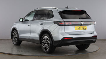 2025 Volkswagen ETSI MHEV Match DSG Euro 6 5-door (Silver) - Image: 3